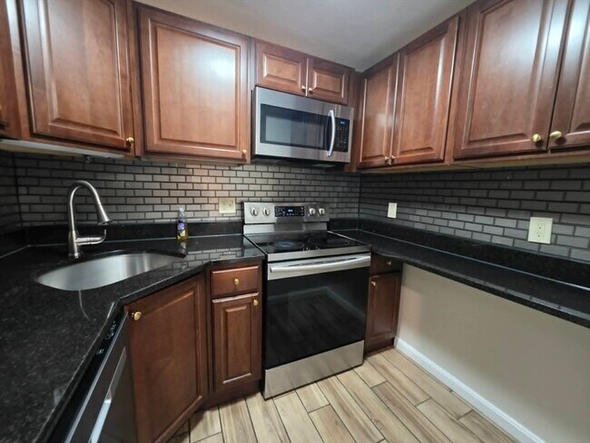 Building Photo - 230 Willard St