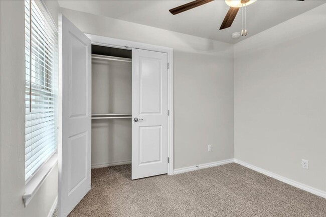 Building Photo - Spacious Edmond Home