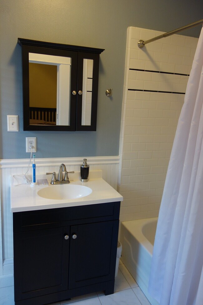 Building Photo - Updated Bungalow in Prime Highland's Location