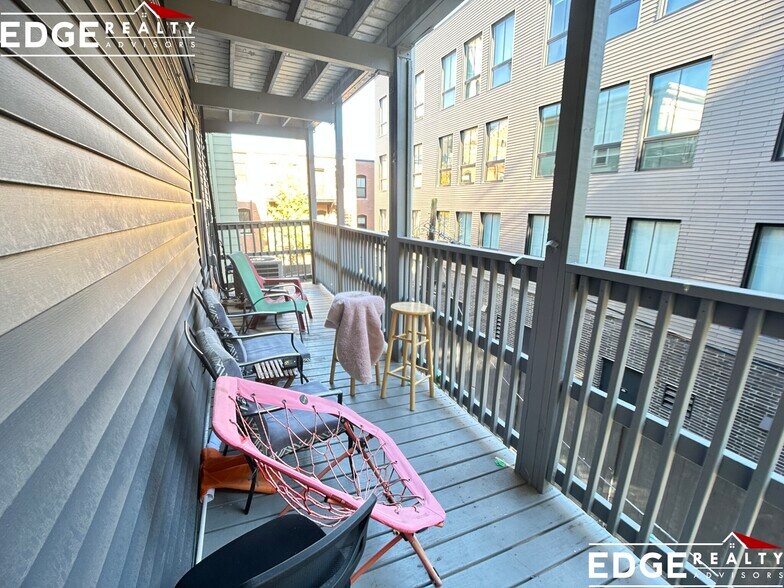 Building Photo - 6 Carmel St