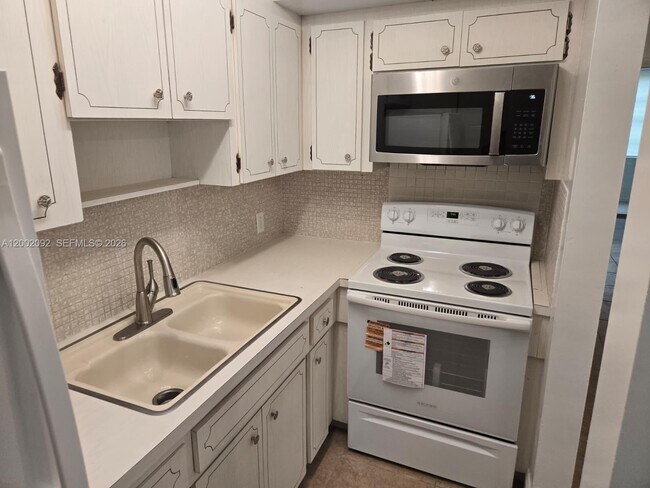 Building Photo - 1515 NE 125th Terrace