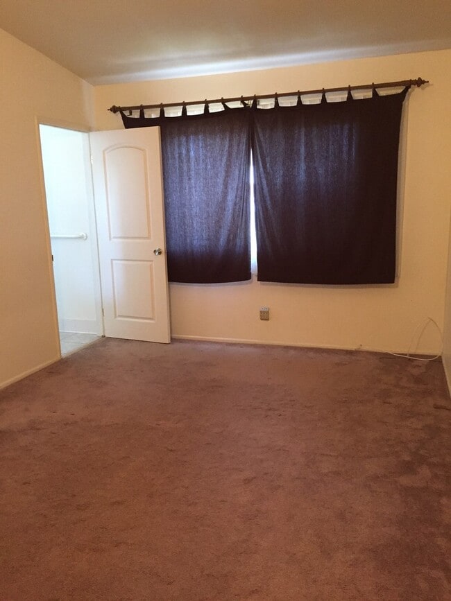 Building Photo - 925 Camino Lindo