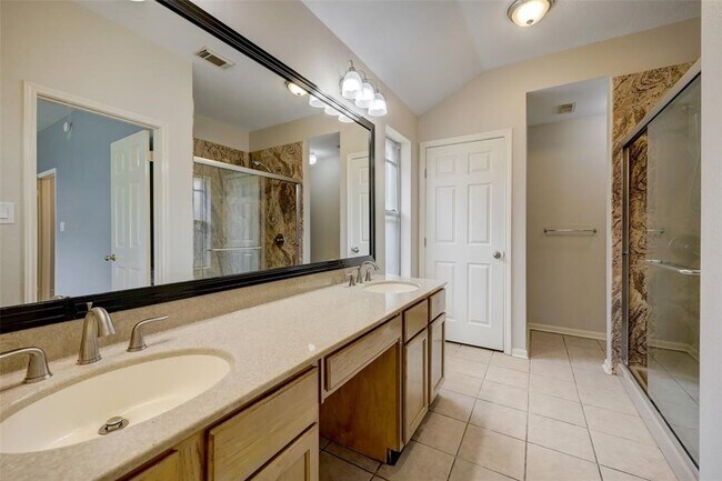 Building Photo - 9318 Tree Branch Dr