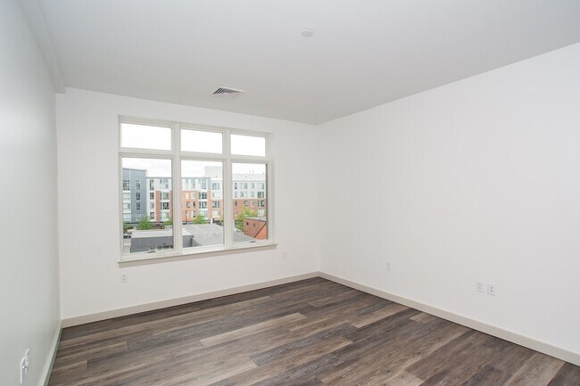 Building Photo - 180 Telford St