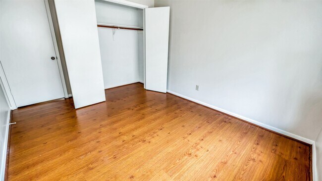 Building Photo - 171 E Pathfinders Cir
