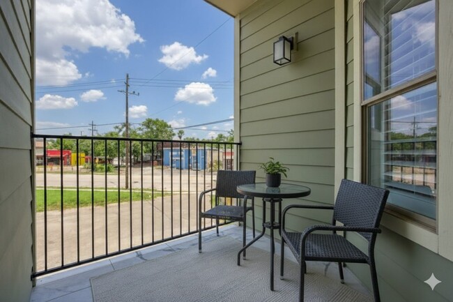 Building Photo - 1006 Temple St