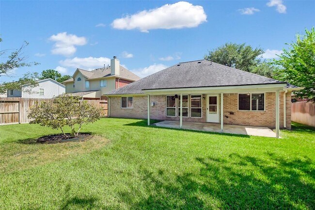 Building Photo - 21734 Maple Bluff Dr