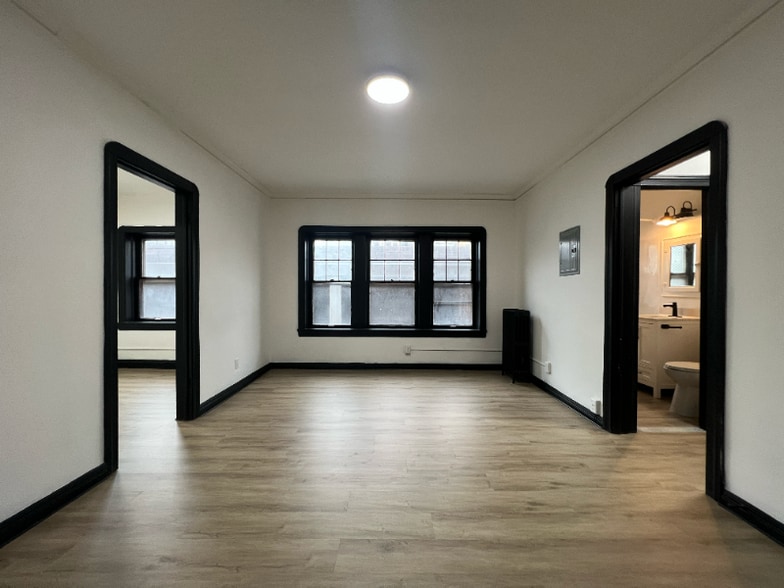 Primary Photo - 1411 Roycroft Ave