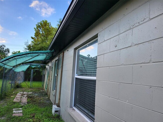 Building Photo - 2608 E 9th Ave