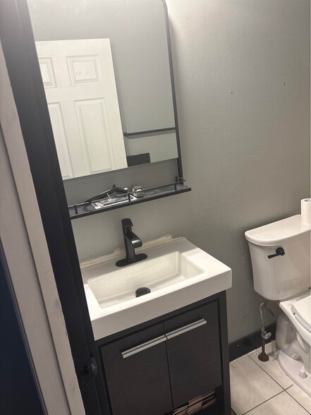 Building Photo - 7302 Gladstone Dr