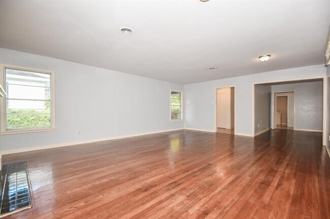 Building Photo - 1911 Wyndale St