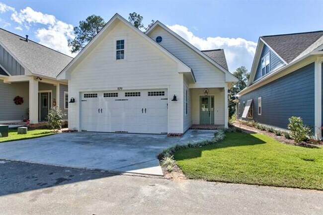 Building Photo - Stunning Midtown Tallahassee Home In Braemore Park