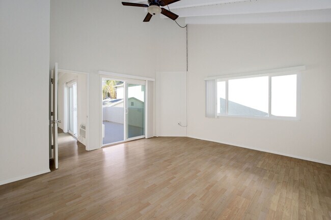 Building Photo - 1916 Clark Ln