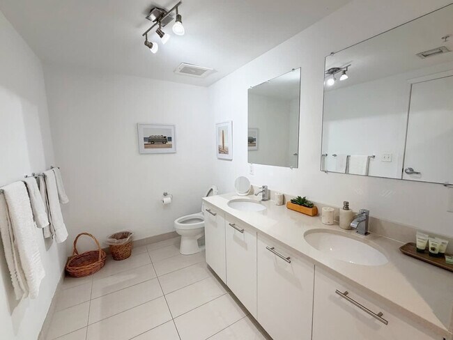 Building Photo - 3250 NE 1st Ave