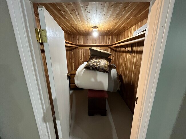 Building Photo - 88 Towerview Dr