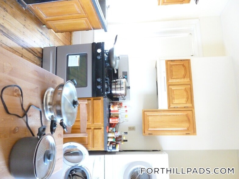 Building Photo - 227 Roxbury St