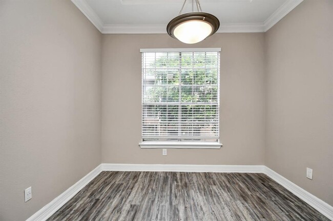Building Photo - 3225 Woodland Park Dr