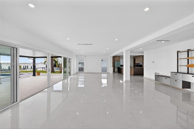 Building Photo - 1101 S Shore Dr