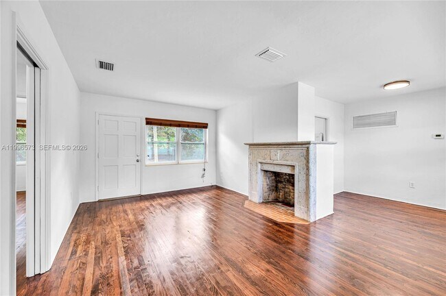 Building Photo - 1280 NE 115th St