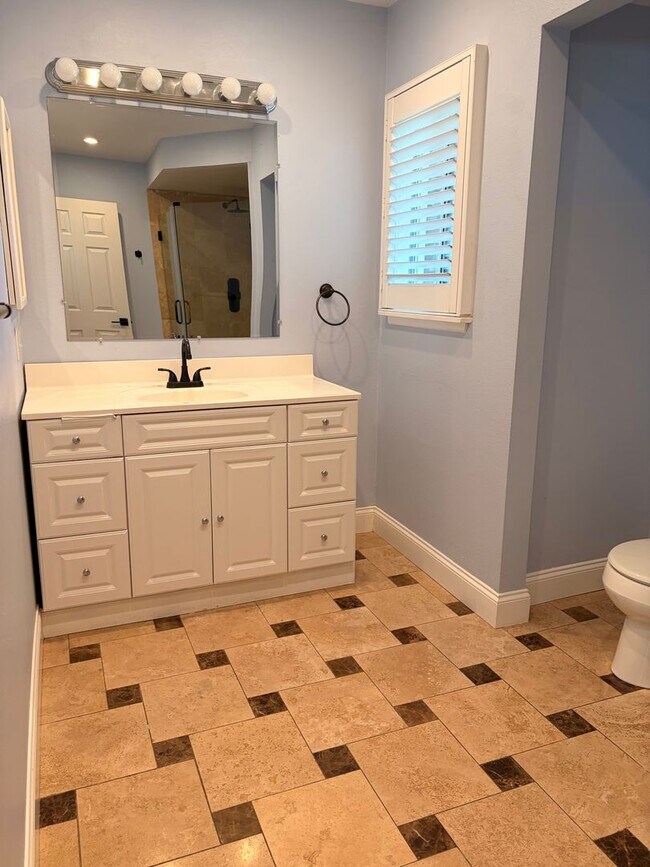 Building Photo - Charming 3 Bed 2 Bath Pool Home in City of Orange