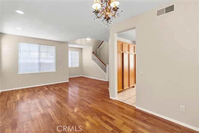 Building Photo - 104 Silver Fox