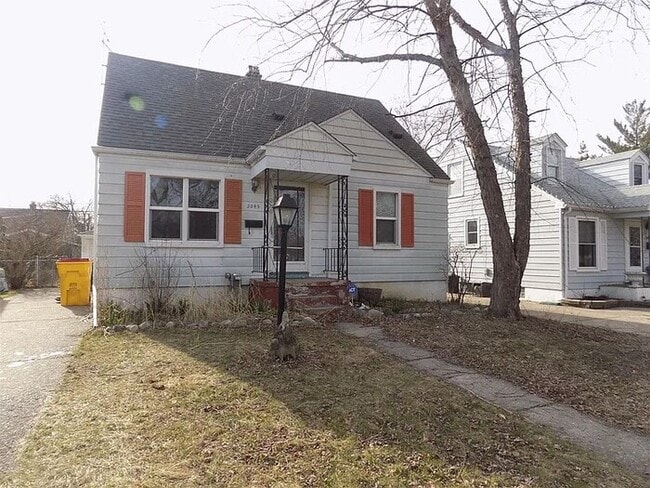 Primary Photo - 2045 Central St