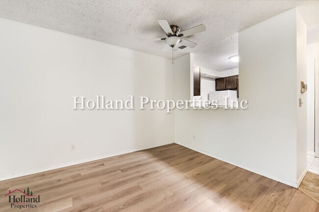 Building Photo - 8747 SW Brightfield Cir