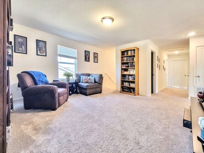 Building Photo - Beautiful 5 BR / 3 BA Home for Rent in Pfl...
