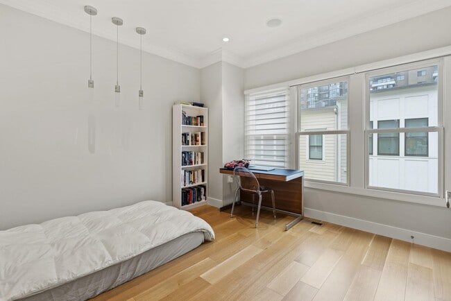 Building Photo - 1520 16th Ct N