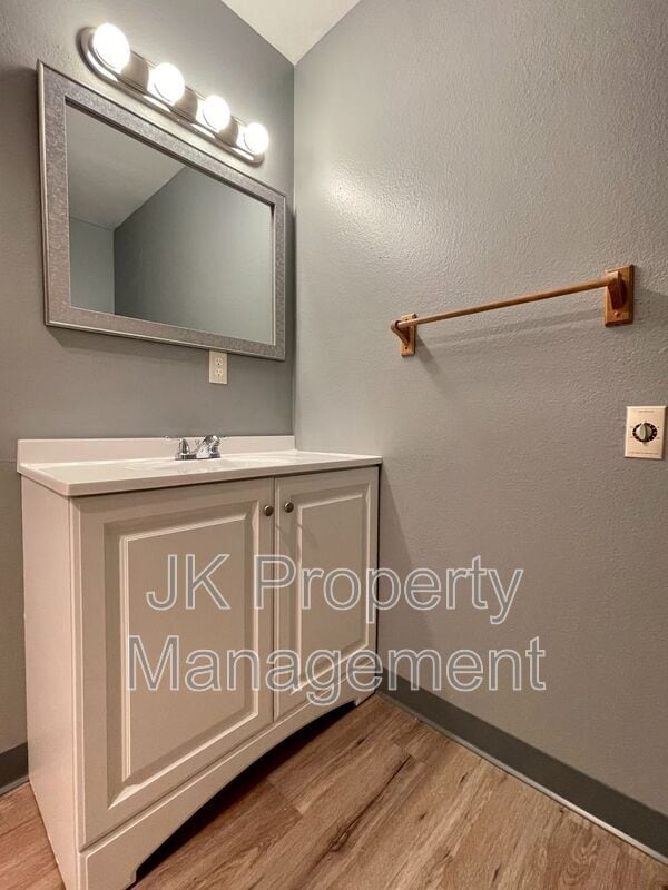 Building Photo - 1411 6th Ave S