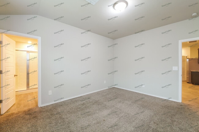 Building Photo - 2405 Iris Ct