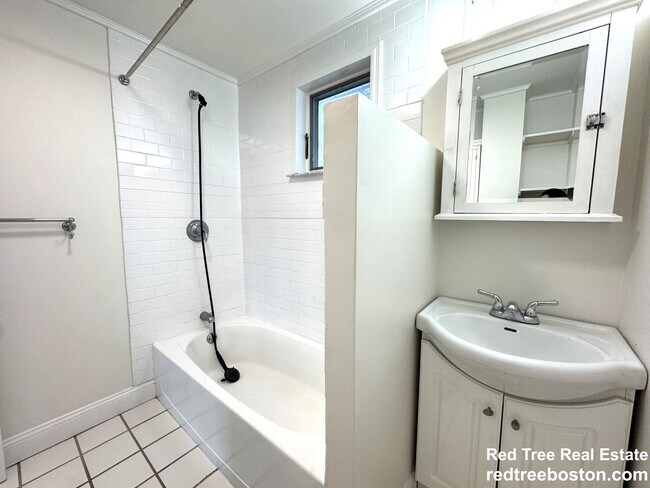 Building Photo - 14 Breck Ave