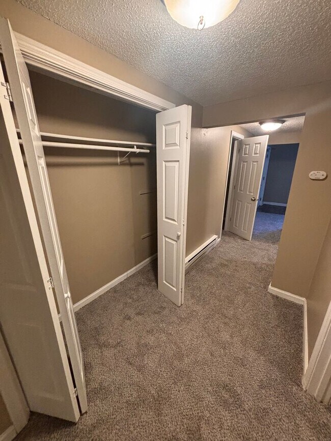 Building Photo - 880 Wilson Ave