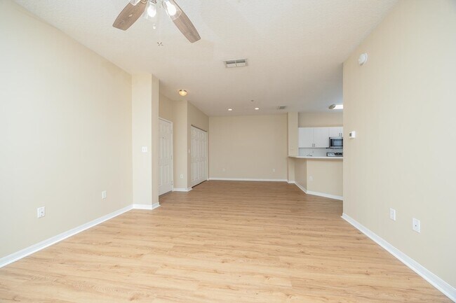 Building Photo - 550 Florida Club Blvd