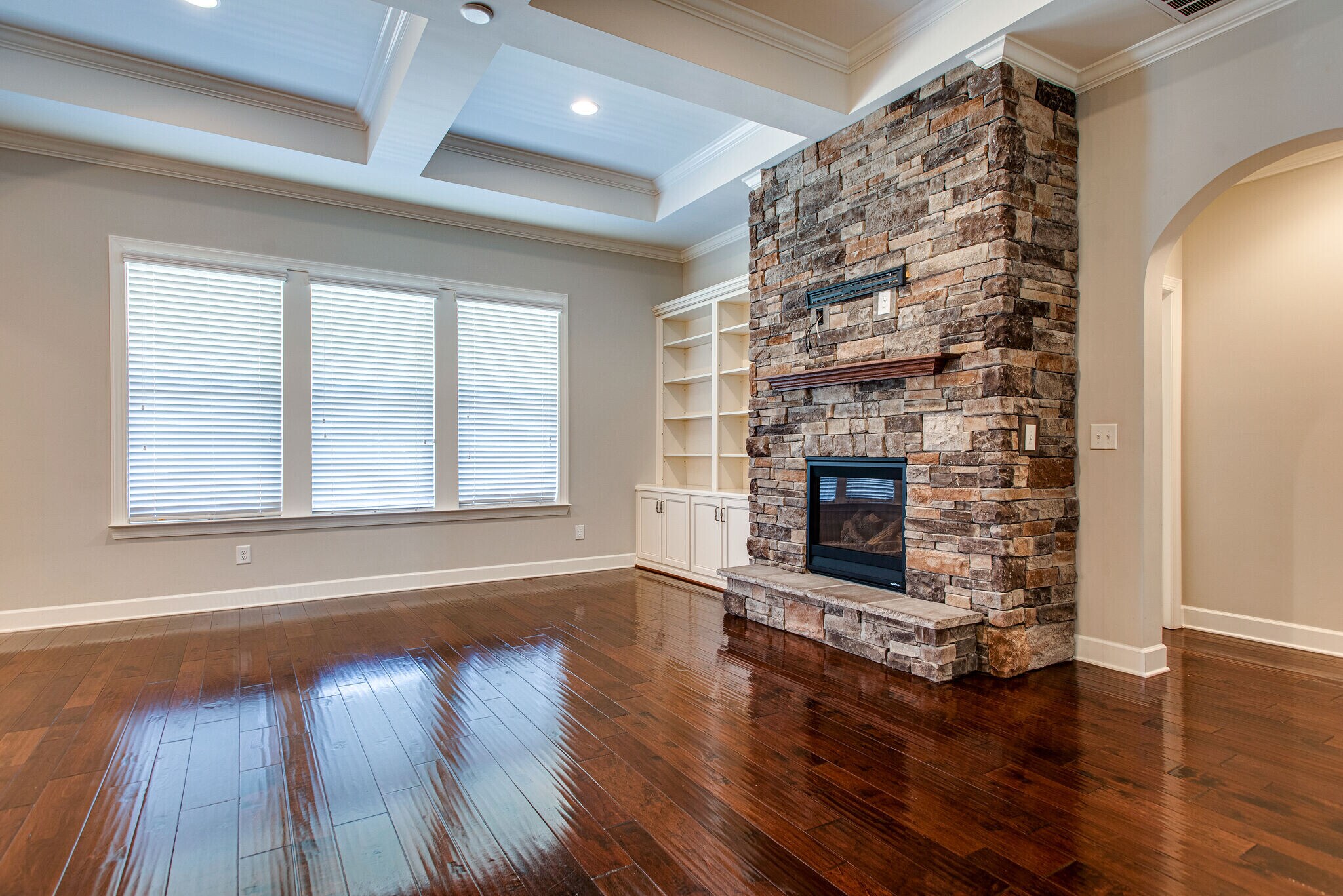 Building Photo - 9810 Glenmore Ln
