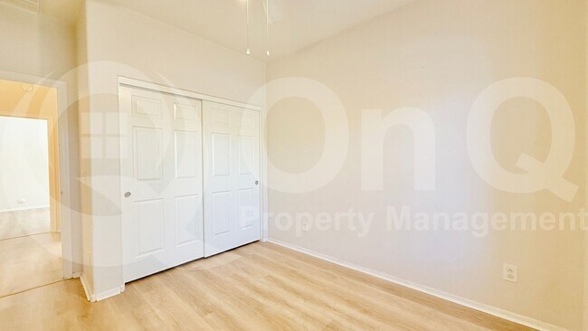 Building Photo - 2516 W Amber Sun Dr
