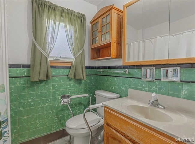 Building Photo - 1088 98th St