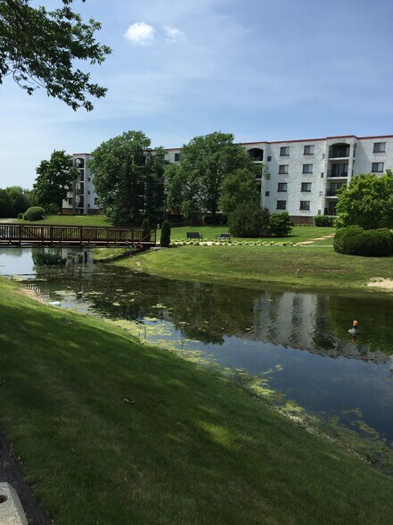 Building Photo - 475 Plum Creek Dr