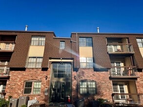 Building Photo - 1202 Green Hollow Dr