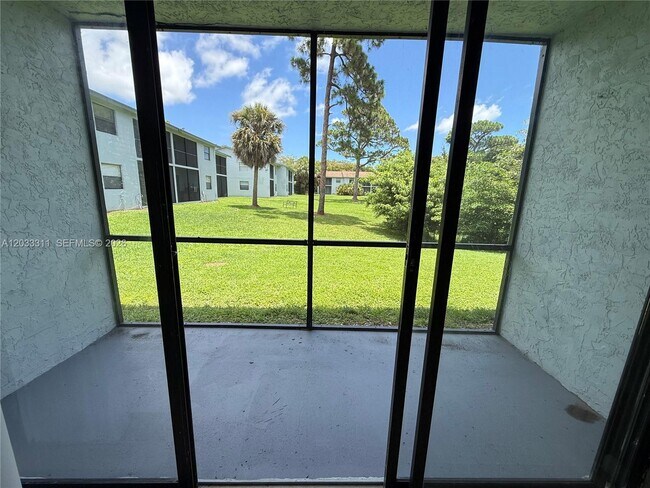 Building Photo - 4885 Arjaro Dr