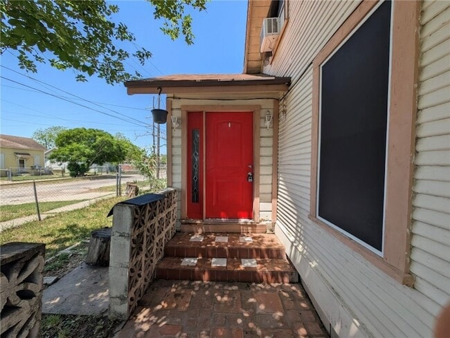 Building Photo - 1114 11th St