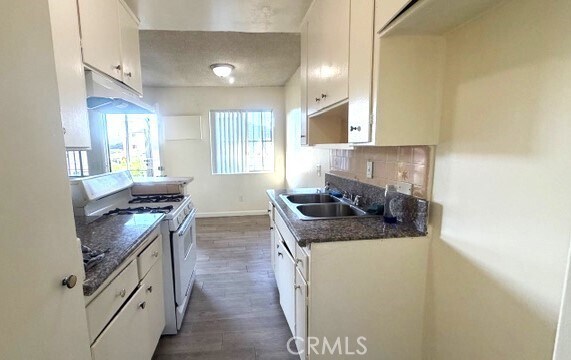 Building Photo - 144 W Ave 26