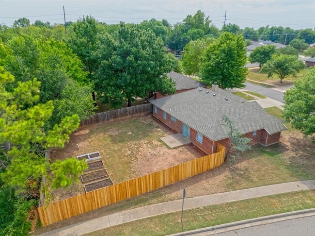 Building Photo - Very Nice 3 Bedroom 2 Bath Home in Norman Schools