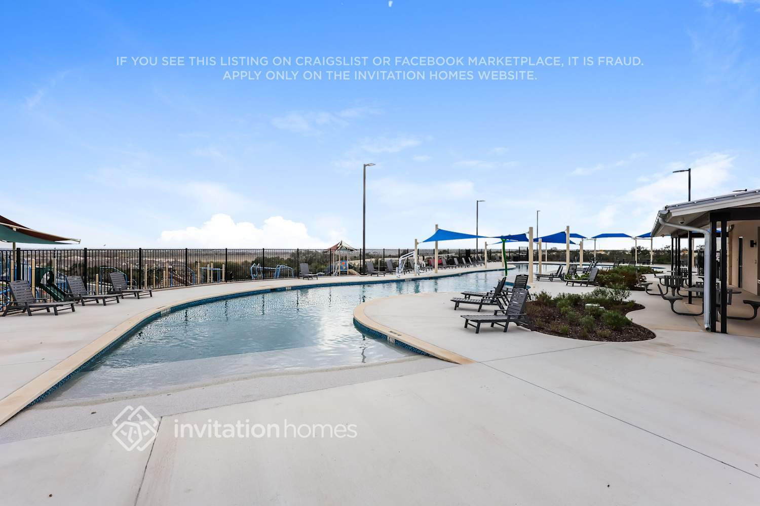 Building Photo - 3226 Roslyn Grist