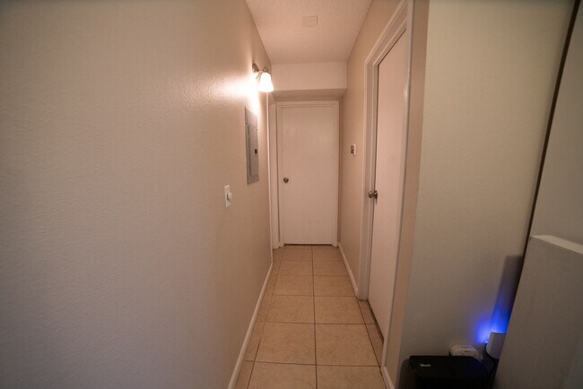 Building Photo - 341 Wright St