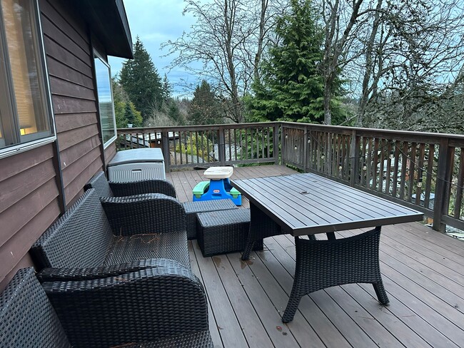 deck - 1526 NE 98th St