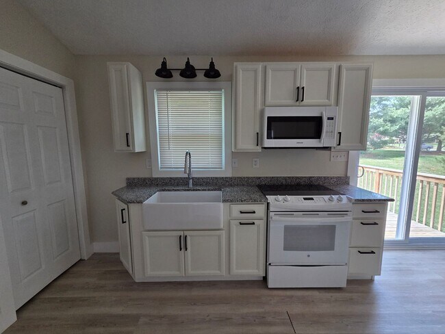 Building Photo - One Level Living