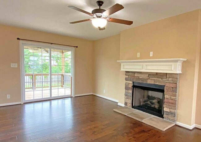 Building Photo - 967 Harding Dr