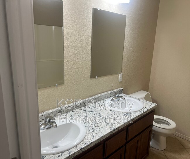 Building Photo - 2014 N 55th Pl