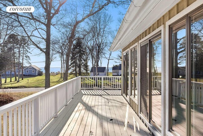 Primary Photo - 21 Peconic Ave
